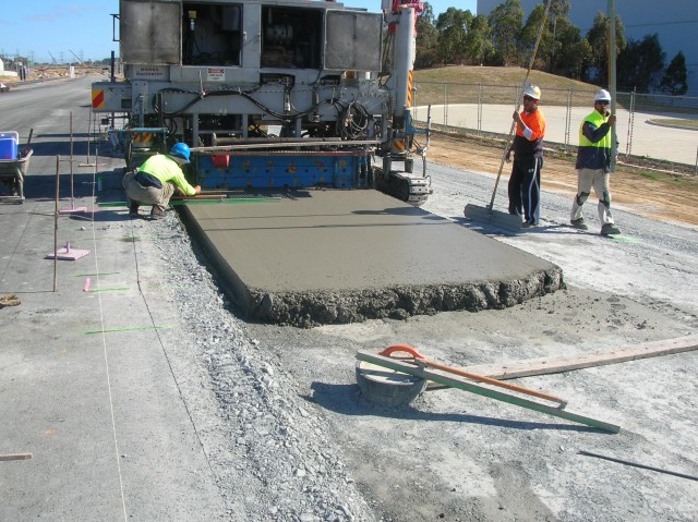 Synthetic fibers for concrete roads
